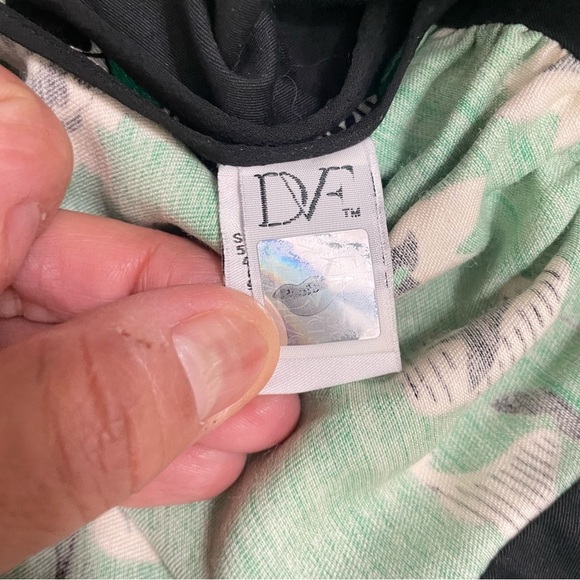 DVF Diane Von Furstenberg
Claire Green Floral Minis Skirt
Size 10 - Picture 12 of 16